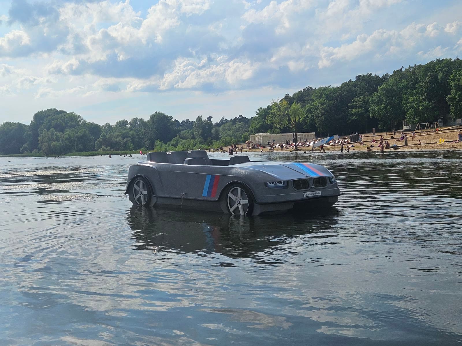 Спорткар на воде
